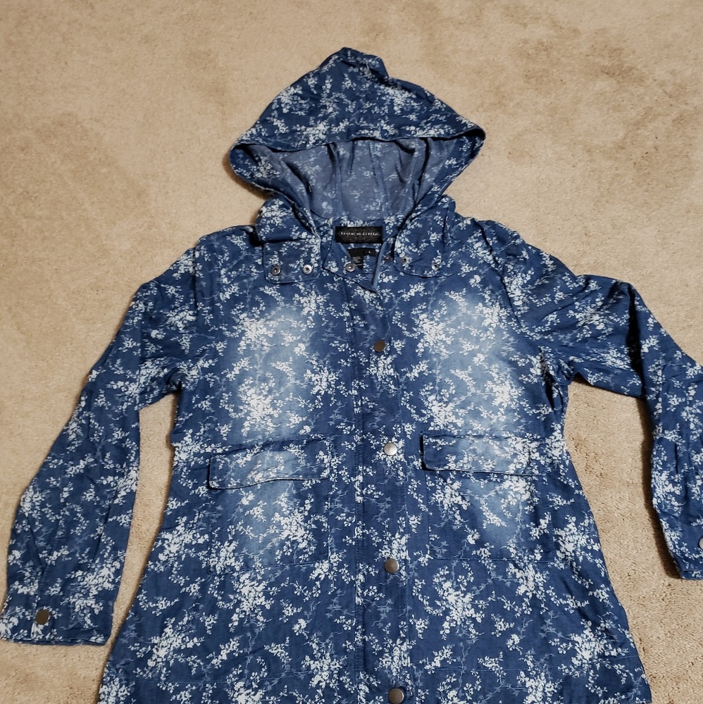 Womens light denim floral print jacket size L